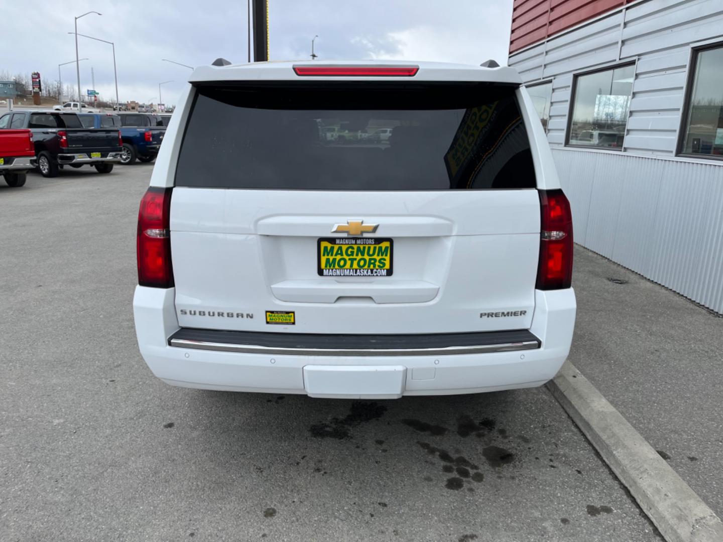 2020 WHITE /black leather CHEVROLET SUBURBAN PREMIER (1GNSKJKC4LR) with an 5.3L engine, Automatic transmission, located at 1960 Industrial Drive, Wasilla, 99654, (907) 274-2277, 61.573475, -149.400146 - Photo#3